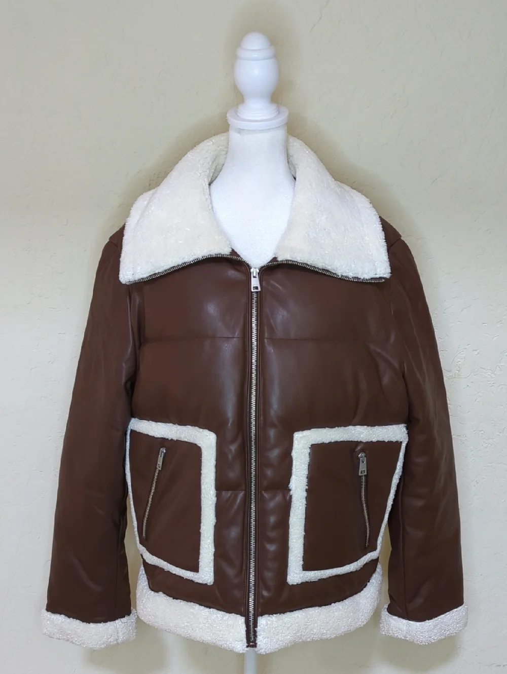 LIKE NEW Levi's Brown Faux Fur Long Sleeve zippered Sherpa Jacket Size XL